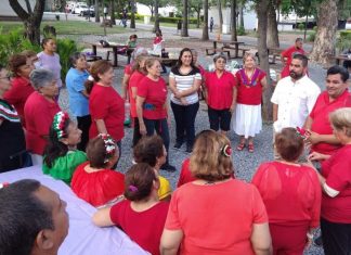 Celebran adultos mayores con activación física