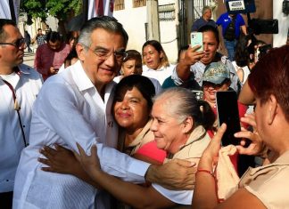 Vitorean colonos a Américo Villarreal