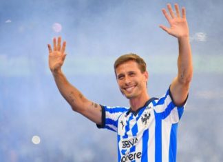 Presenta Rayados a Sergio Canales