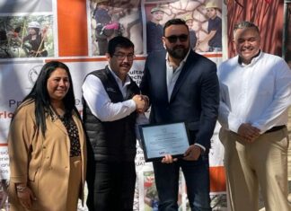 Secretario de Turismo recibe reconocimiento de la UAT