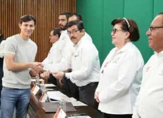 Reconoce la UAT el desempeño académico de estudiantes hijos del personal docente