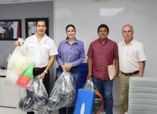 Entrega INDE material deportivo para escuelas de Jiménez
