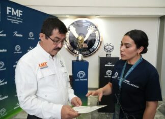 Recibe el rector Dámaso Anaya el Tour del Trofeo de la Liga Premier Mx