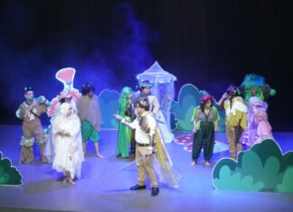 Despliegan estudiantes de la UAT su talento en obra teatral