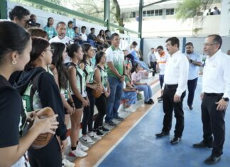 Rector y estudiantes de la UAT comparten jornada universitaria