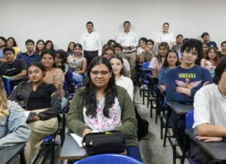 Comparte el rector logros y proyectos con estudiantes de la Facultad de Derecho Victoria