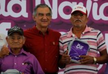 Apapachan Américo y María a las familias de Higuerillas con la Brigada Navideña Transformando Familias
