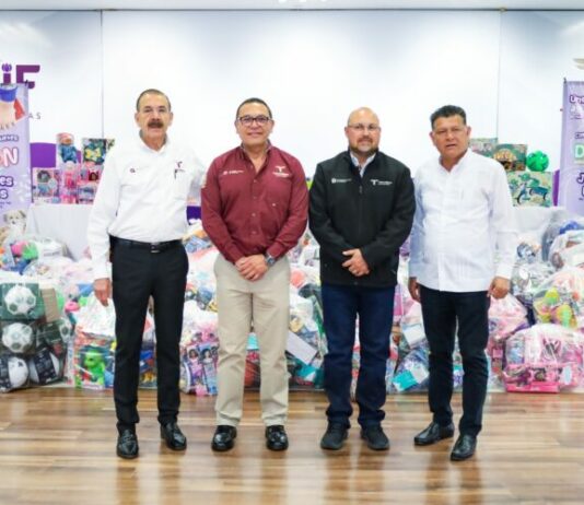 Entrega secretario general de Gobierno donativos de la colecta DIFTON 2026